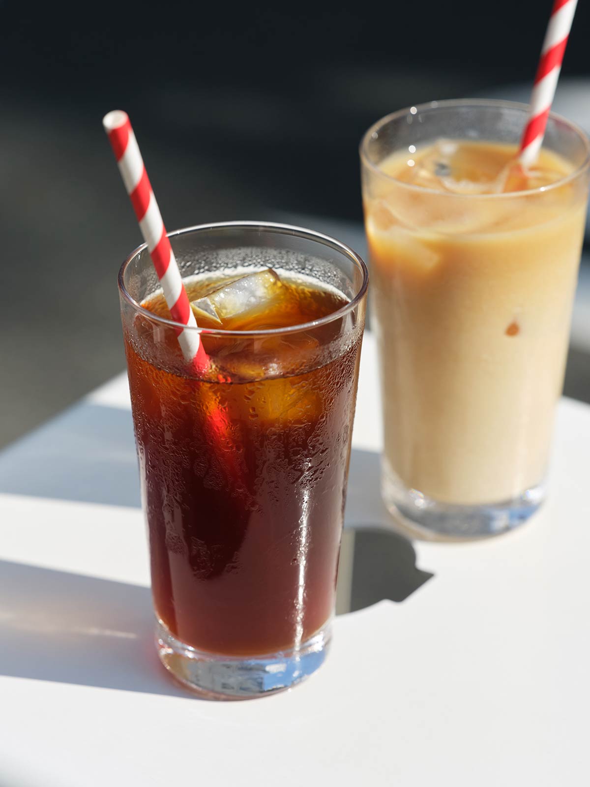 特別に制作したブランドタグはコースターとしても使用可能です