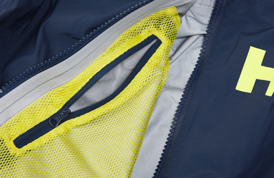 右身頃裏ゴーグルポケット