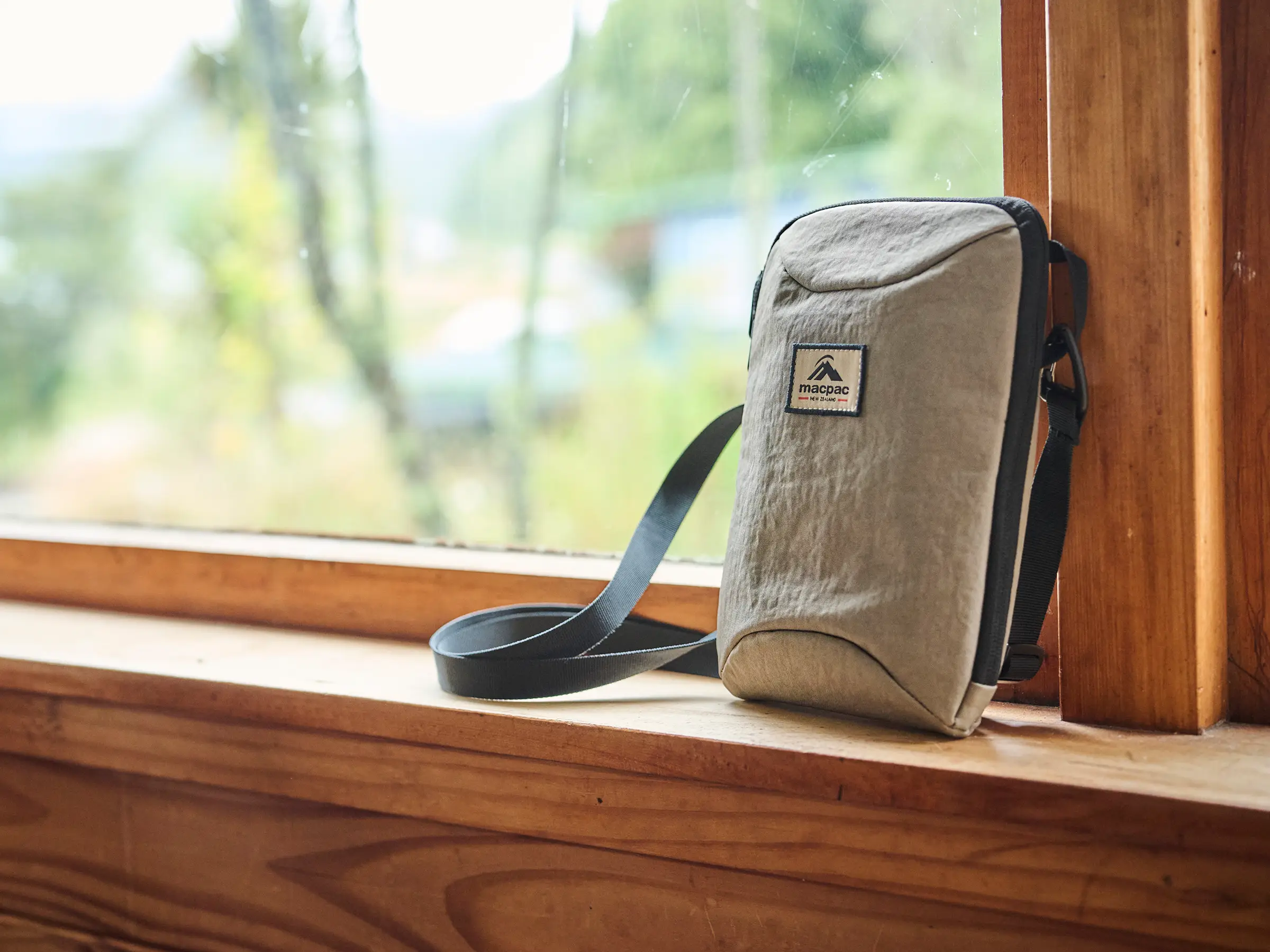 Quest Crossbody