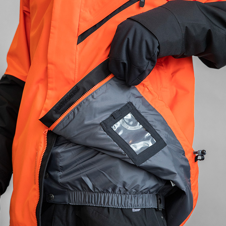 インサイドチケットホルダー