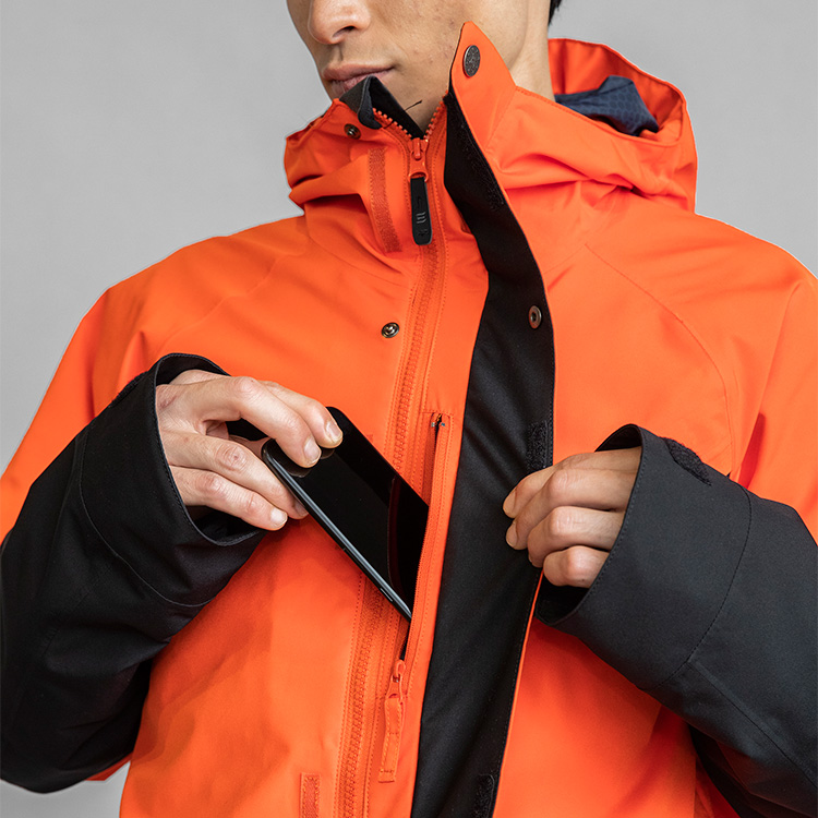 フロントフラップアンダーポケット