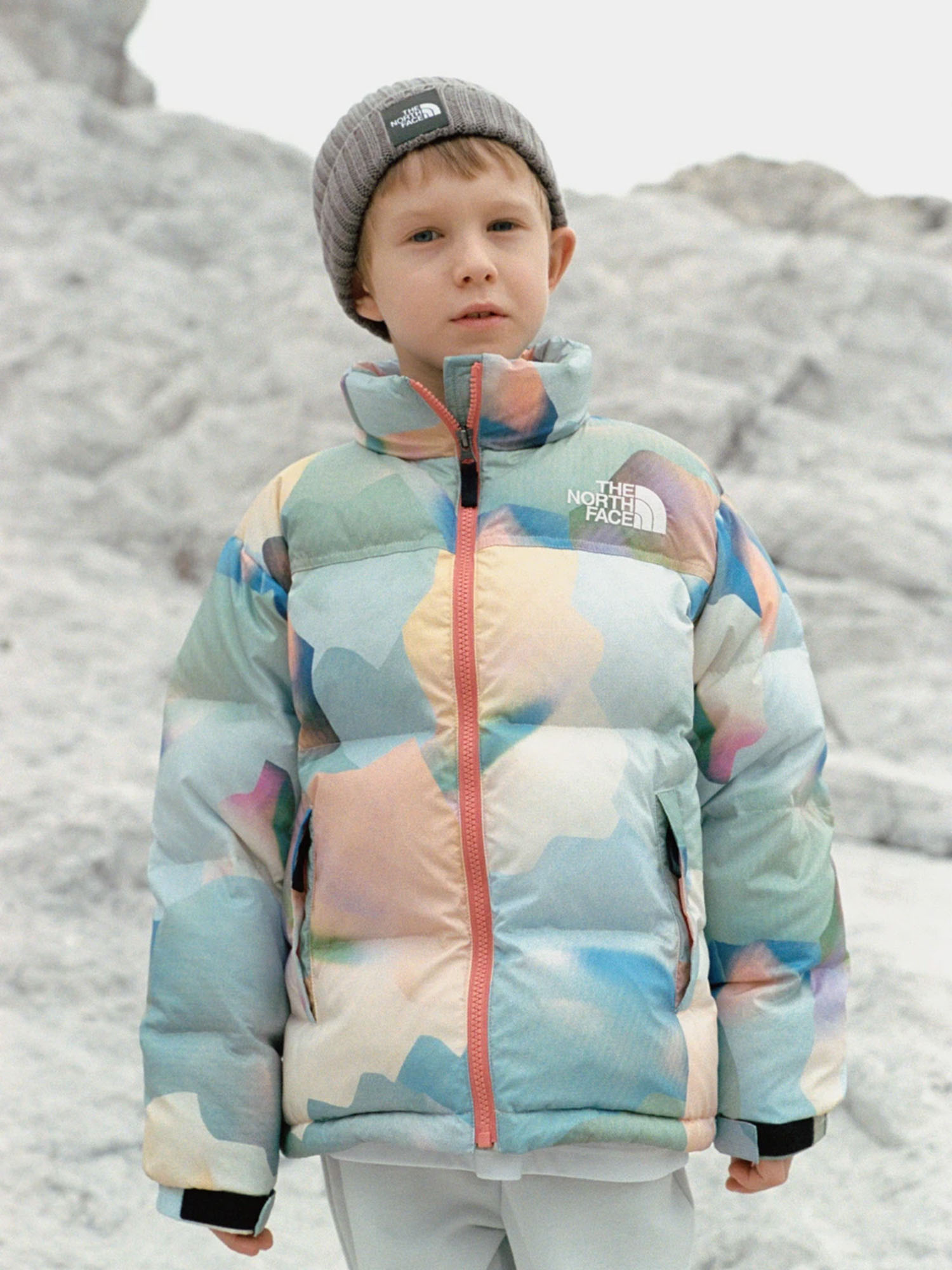 Uses environmentally friendly recyclable down for the filling.