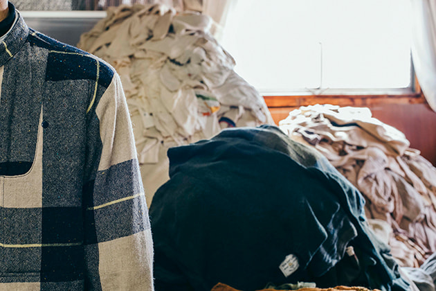 画像：色や混紡率を仕分ける一番最初の行程