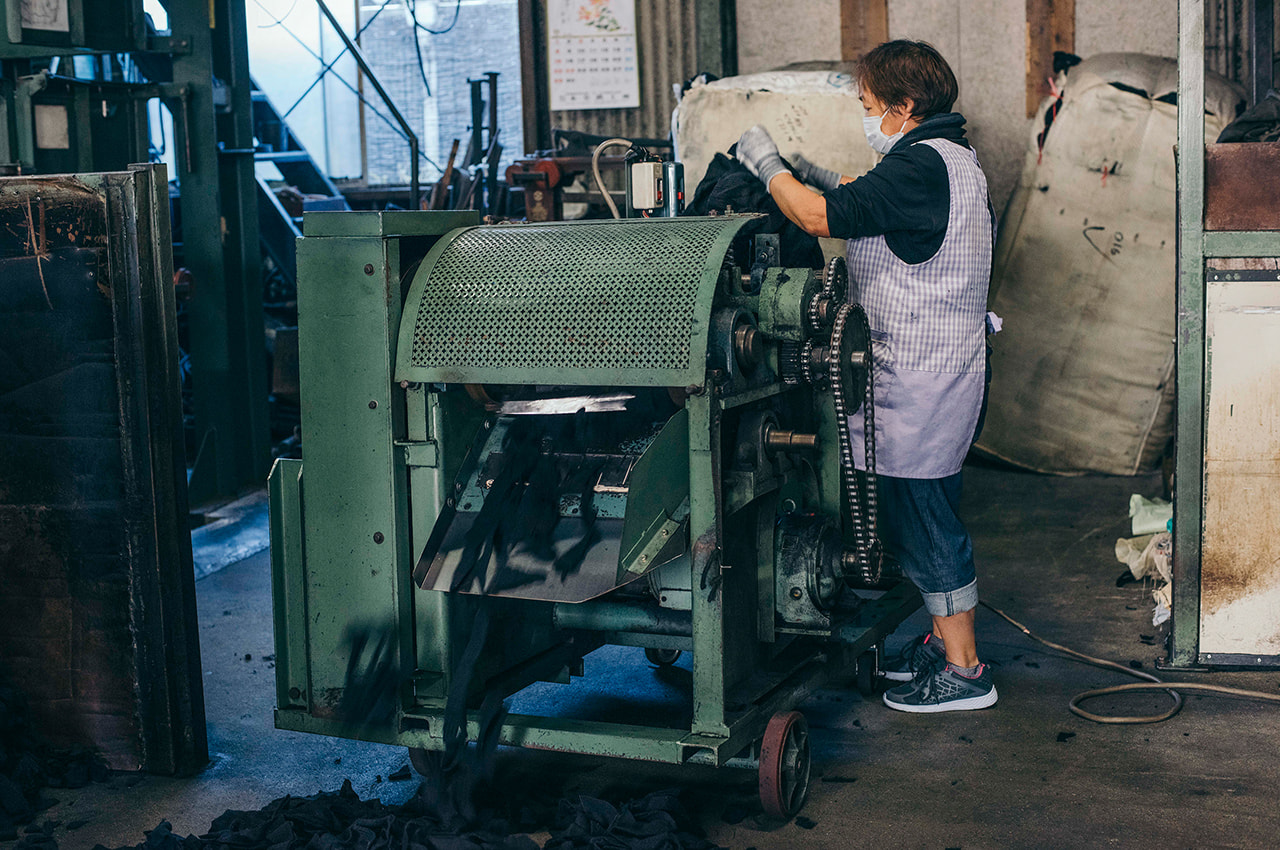 画像：ウールを蘇らせる反毛という作業