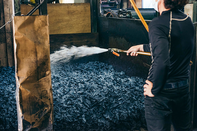 画像：ウールを蘇らせる反毛という作業