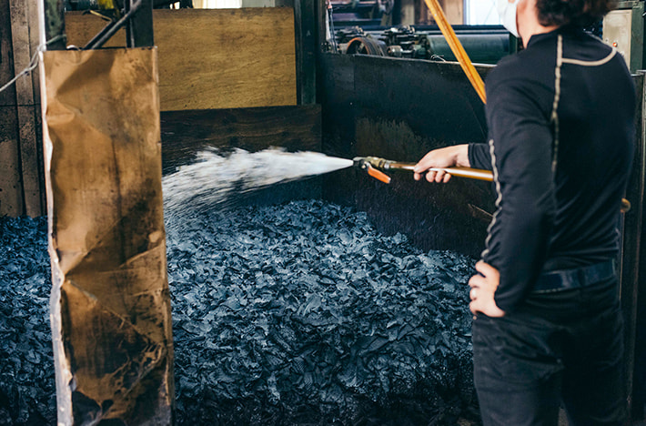 画像：ウールを蘇らせる反毛という作業