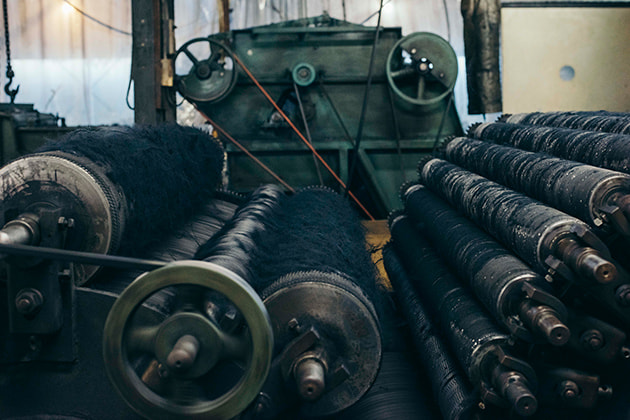 画像：ウールを蘇らせる反毛という作業