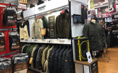 南海部品 本店 ショップ内観