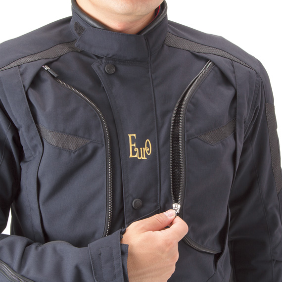 ②フロントファスナーポケット