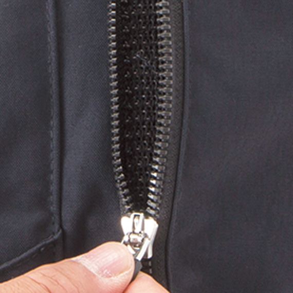 ②フロントファスナーポケット