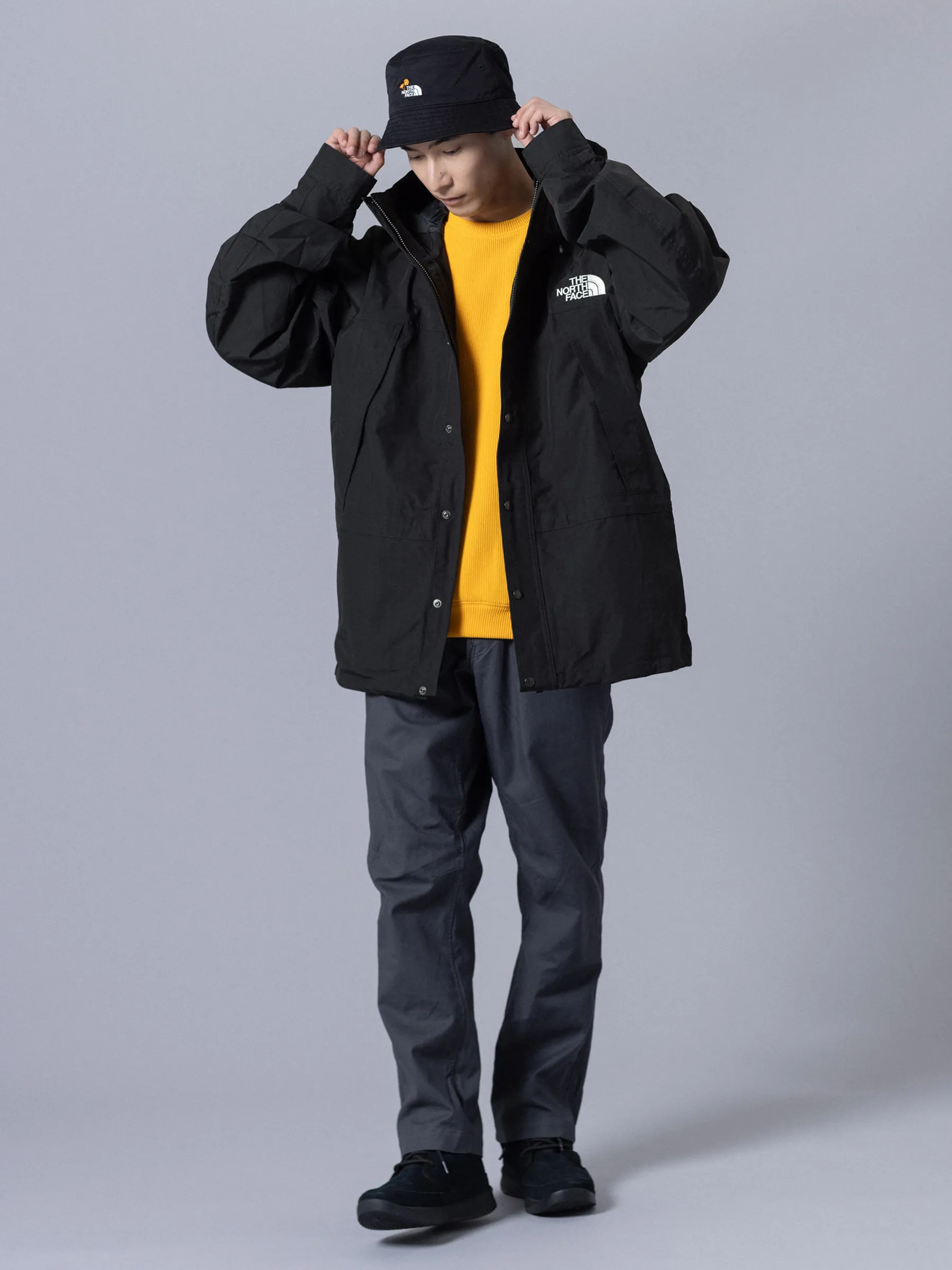 MOUNTAIN LIGHT JACKETの着用写真
