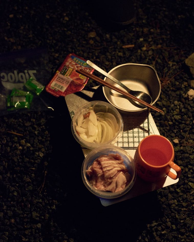 まさかのクズ野菜登場<br />
映えとは無縁のソロご飯