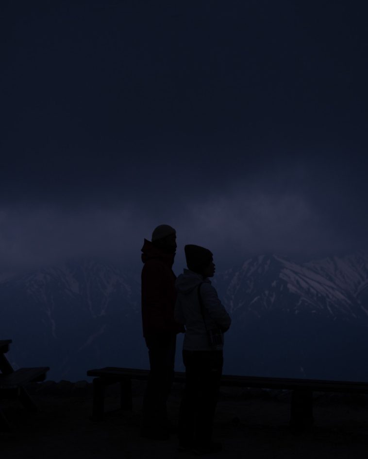 山時間のハイライト<br />
日の出を待ちわびる