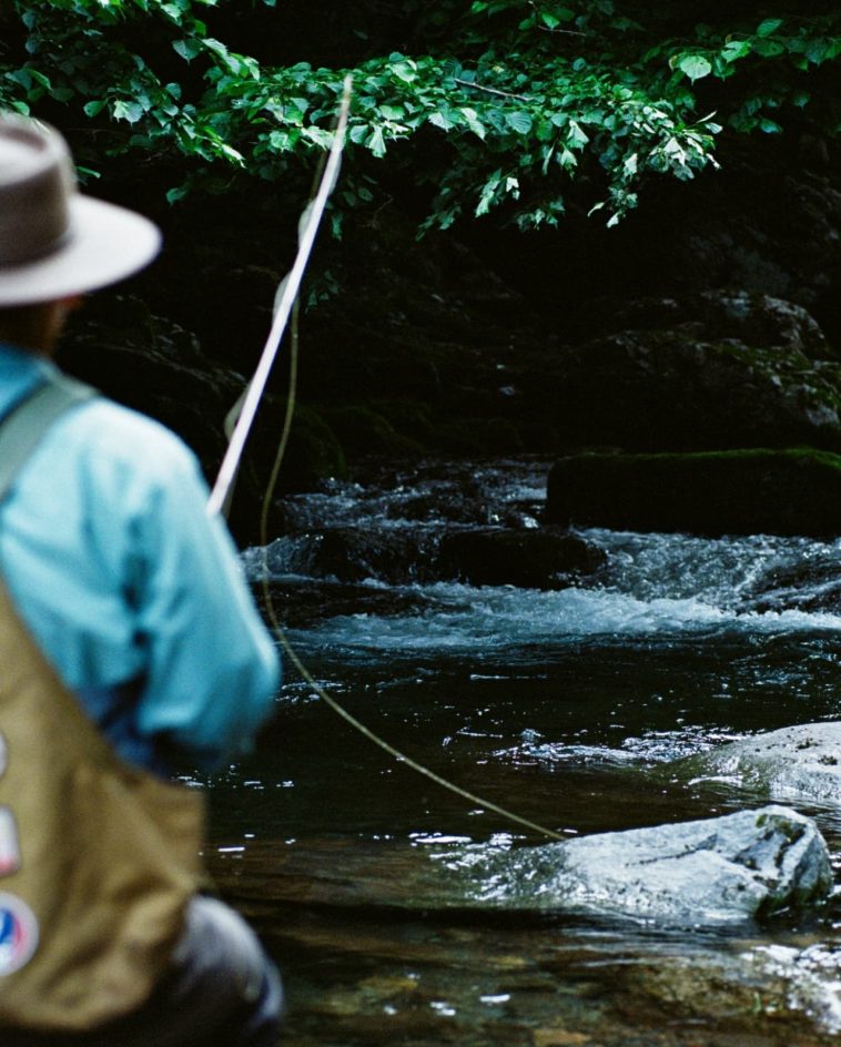 新たな溪との出会いを求め<br />
次のポイントに移動