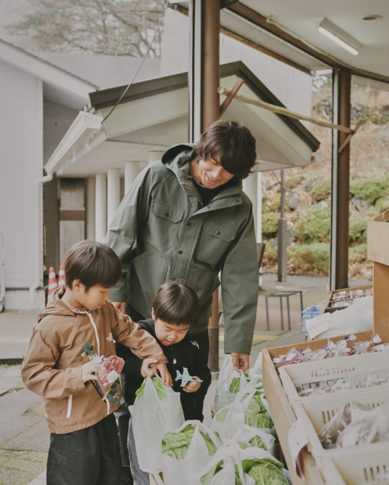『道の駅かつやま』で<br />
買い出しと昼食