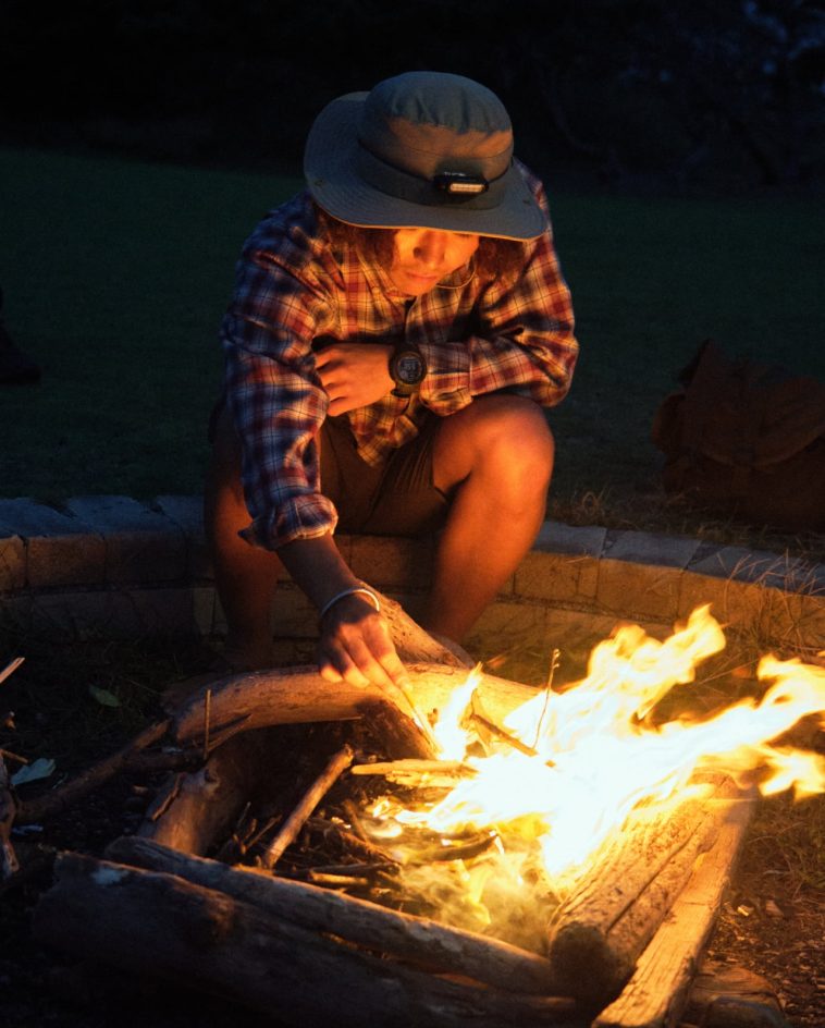 分担して持ち寄った料理道具で<br />
餃子パーティー