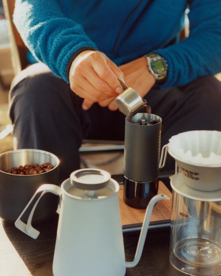 こだわりのコーヒーを淹れながら <br />
朝の湖畔を楽しむ 