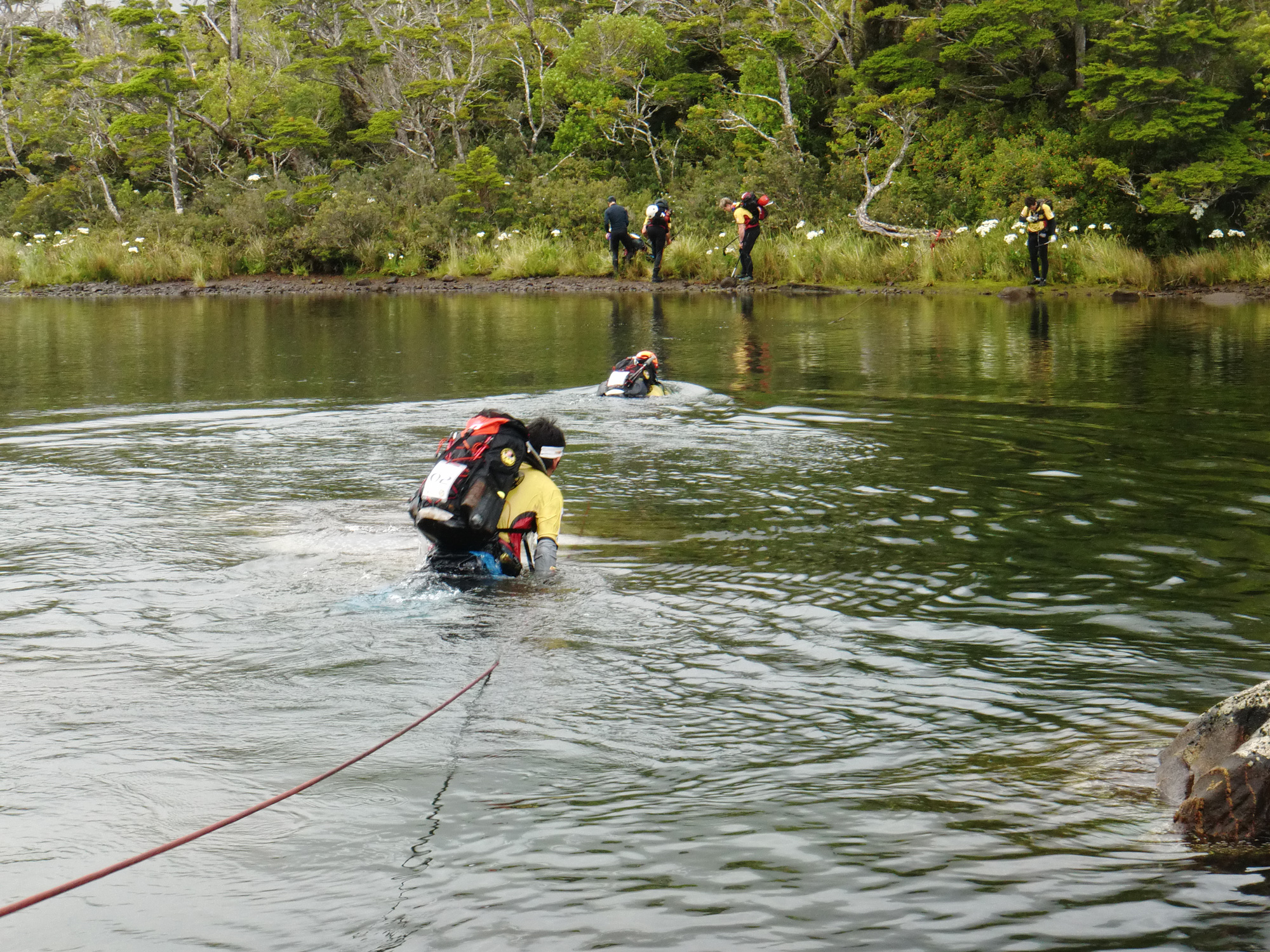 2011年のパタゴニアンエクスペディションレース、水温10度以下の川を着の身着のまま何度も渡渉。
